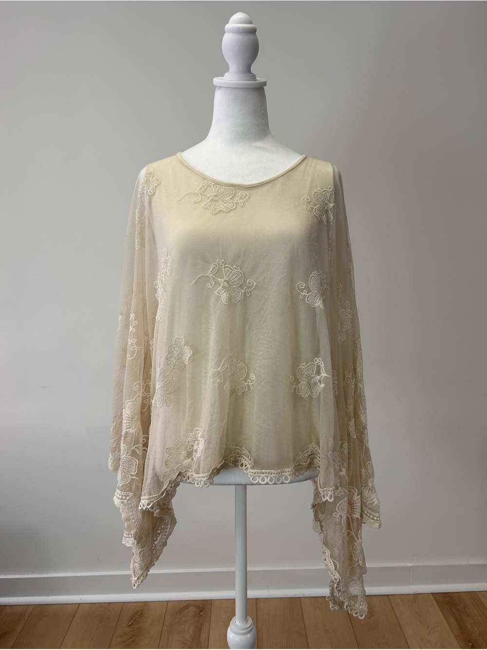 Made in Italy Embroidered Sheer Overlay Poncho Top Cream OS – Please Read